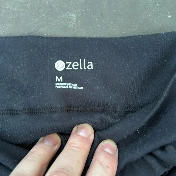 Zella high waisted black shorts with liner size medium - Picture 2 of 4